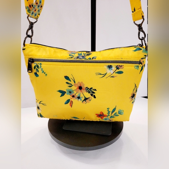 Lug Flare Yellow Quilted Floral Crossbody Bag - Picture 3 of 6
